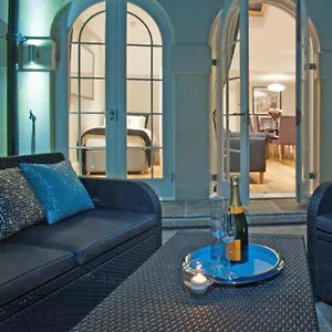 Apartment Circle, Bath